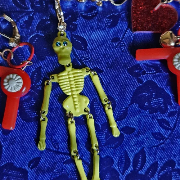 🍳👠100% Betsey Earrings & Bracelet SET RARE Skeleton Egg Blow Dryer NWT & NWOT - Picture 9 of 13